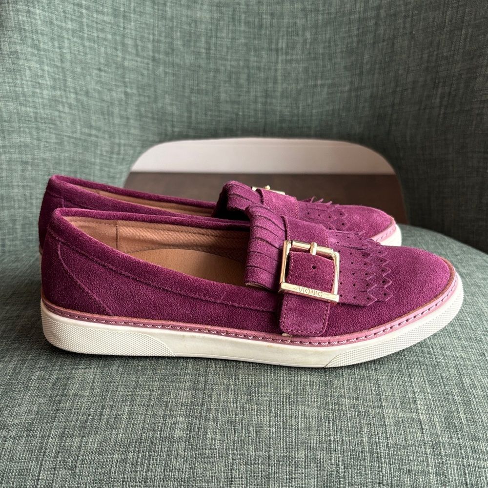 Vionic Women's Cambridge Kilte Women's Purple Suede Loafers size 5 comfort EUC!